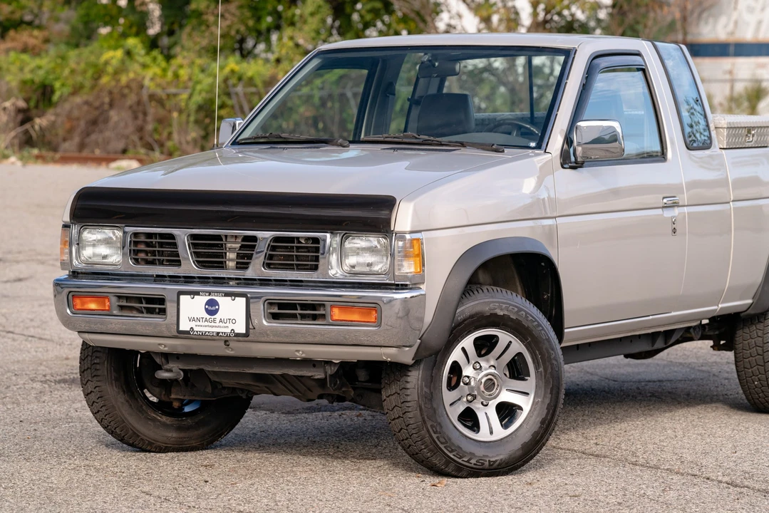 1997 Nissan Frontier 1st Gen - Image 27 of 31