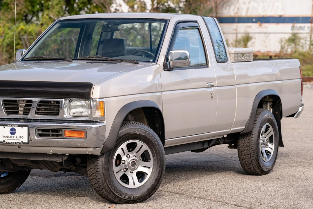 1997 Nissan Frontier 1st Gen - Image 28 of 31