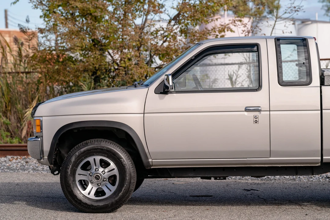 1997 Nissan Frontier 1st Gen - Image 29 of 31