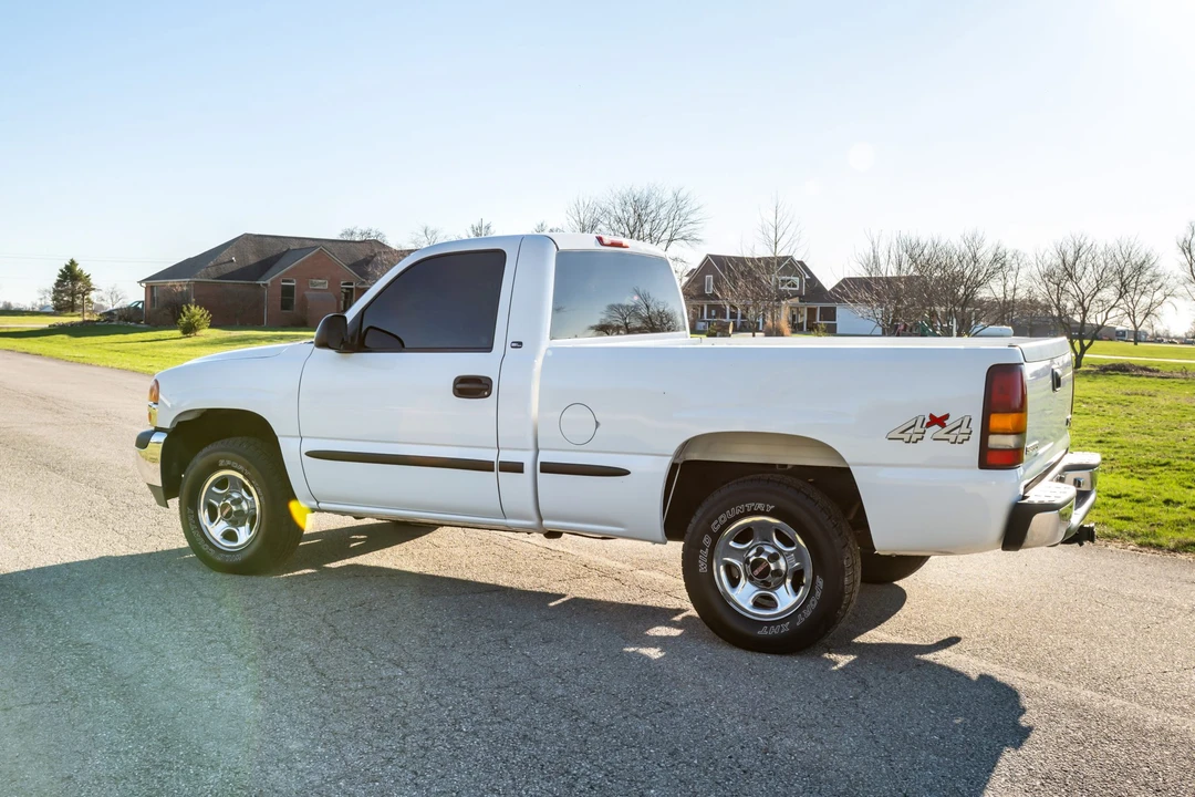 2000 GMC Sierra 2nd Gen - Image 5 of 31