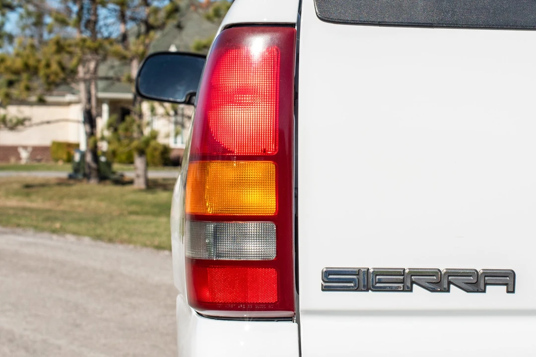 2000 GMC Sierra 2nd Gen - Image 27 of 31