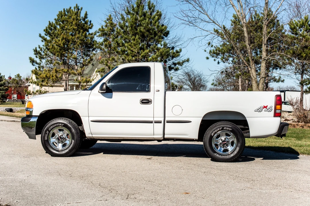 2000 GMC Sierra 2nd Gen - Image 4 of 31