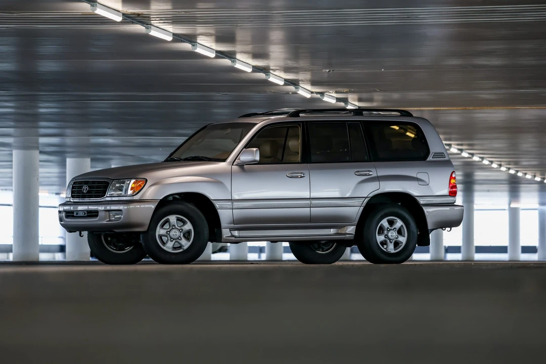 2000 Toyota J100 Land Cruiser - Image 9 of 31
