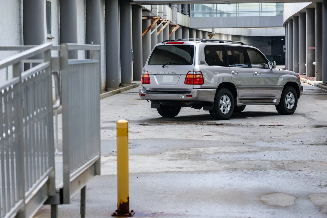 2000 Toyota J100 Land Cruiser - Image 14 of 31