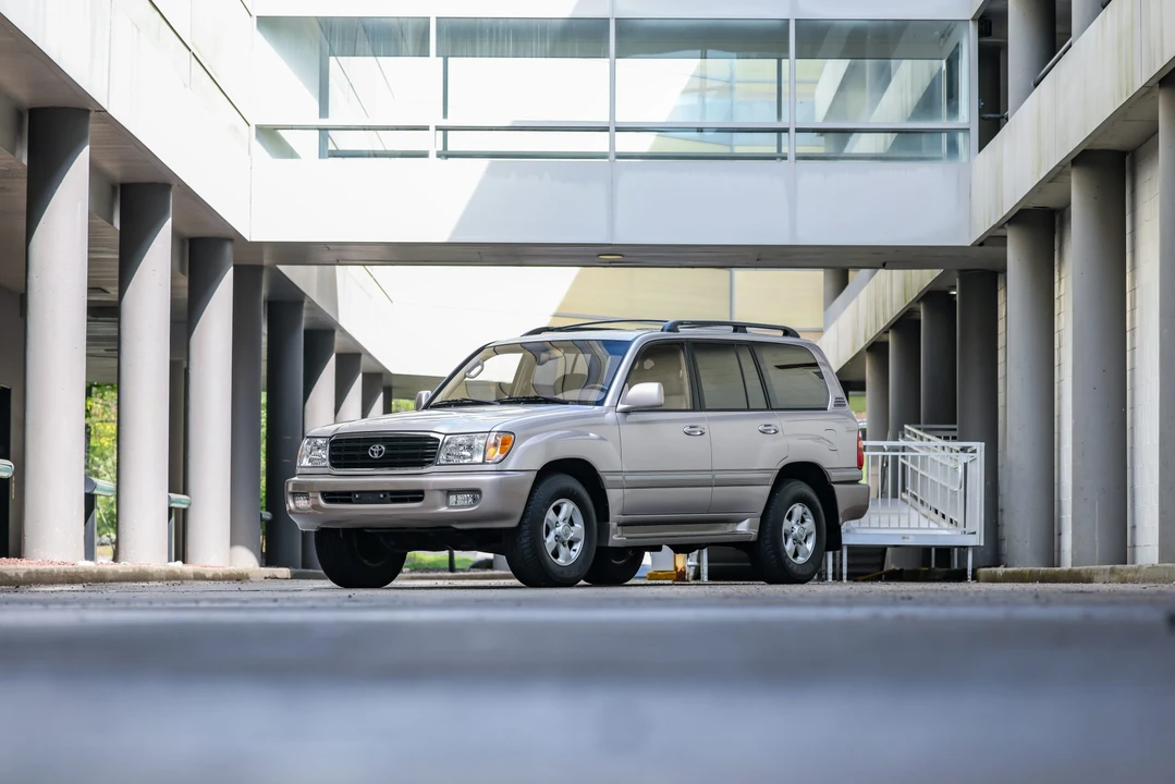 2000 Toyota J100 Land Cruiser - Image 2 of 31