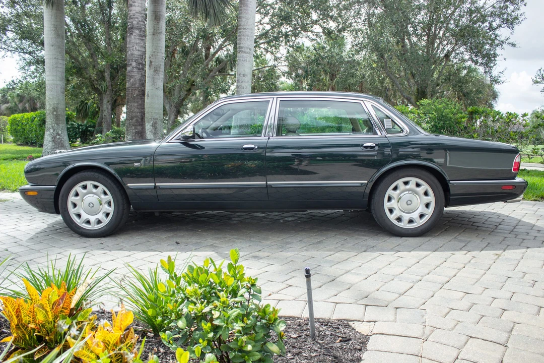 2001 Jaguar X308 XJ - Image 2 of 31