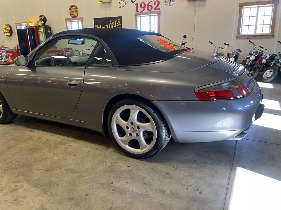 2001 Porsche 996 Carrera - Image 29 of 31