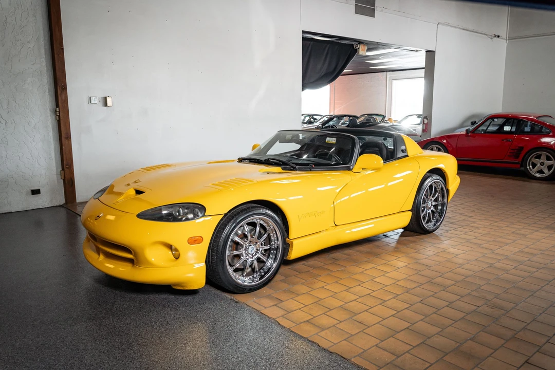 2002 Dodge Viper 2nd Gen - Image 2 of 31
