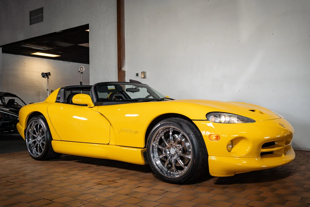 2002 Dodge Viper 2nd Gen - Image 17 of 31