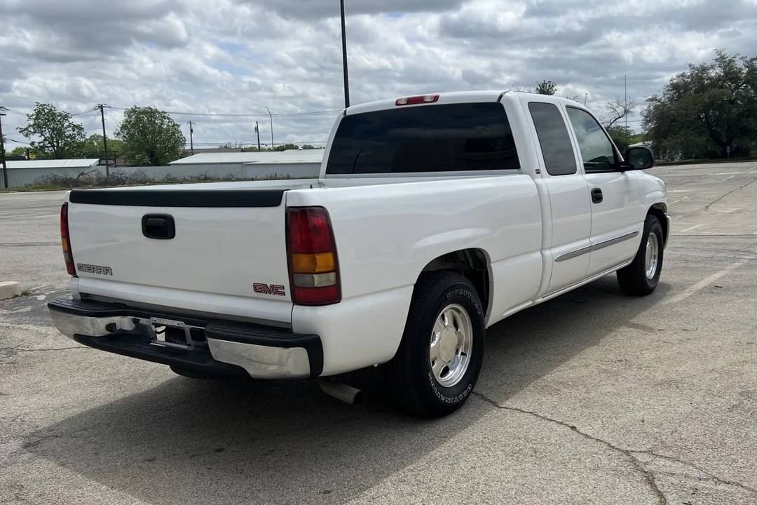 2003 GMC Sierra 2nd Gen - Image 8 of 31