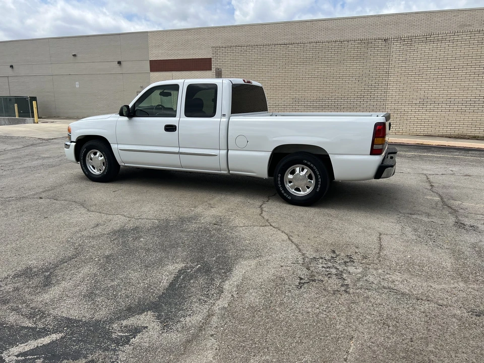 2003 GMC Sierra 2nd Gen - Image 4 of 31
