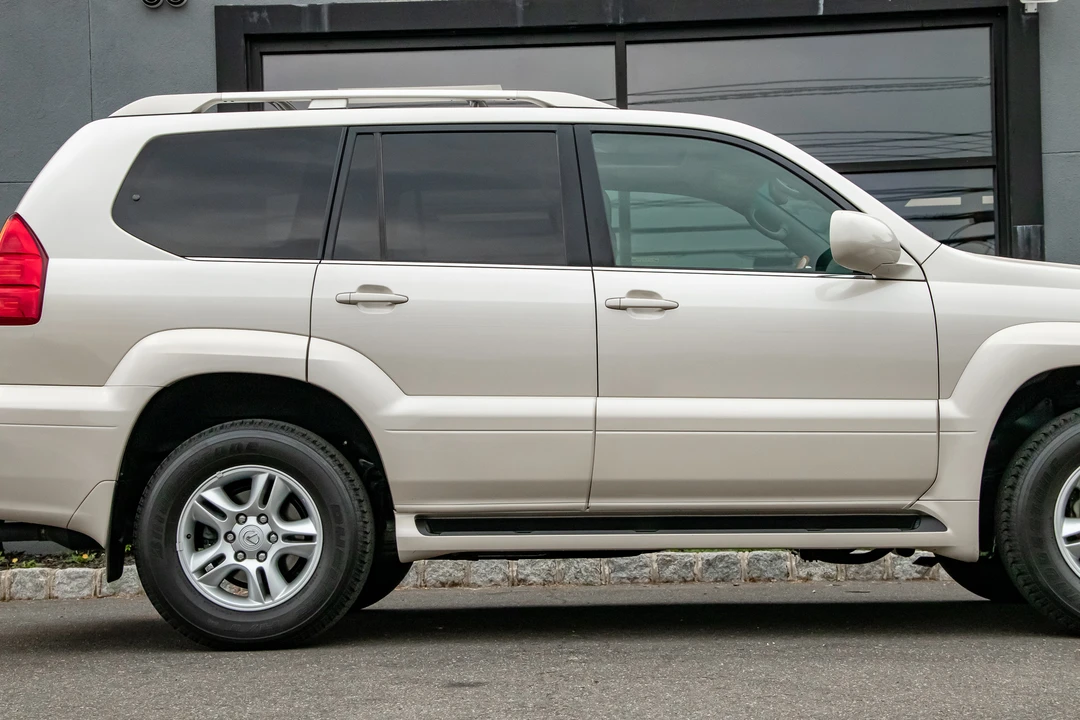 2003 Lexus GX 1st Gen - Image 25 of 31