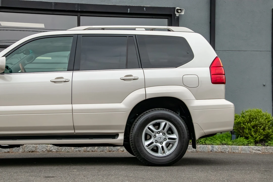 2003 Lexus GX 1st Gen - Image 24 of 31