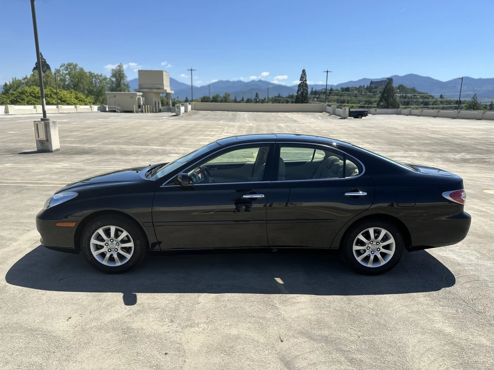 2004 Lexus ES 4th Gen - Image 9 of 31