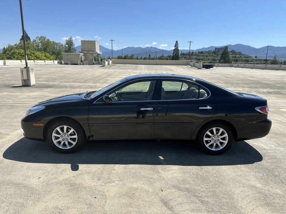 2004 Lexus ES 4th Gen - Image 10 of 31