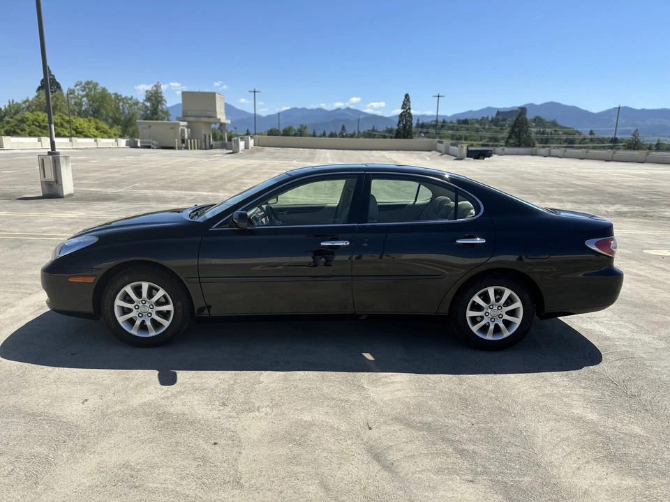 2004 Lexus ES 4th Gen - Image 12 of 31