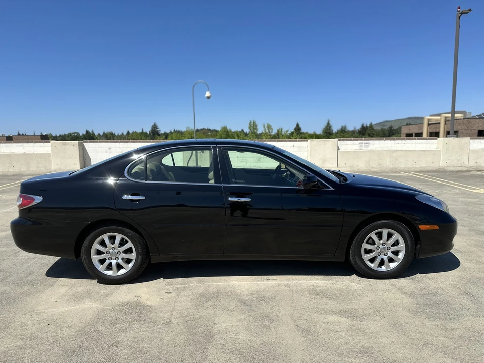 2004 Lexus ES 4th Gen - Image 28 of 31