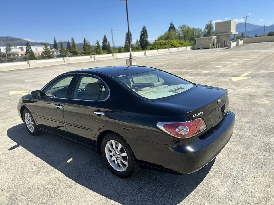 2004 Lexus ES 4th Gen - Image 14 of 31