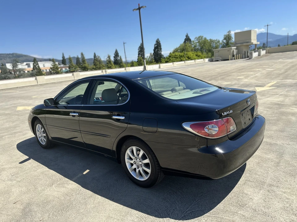 2004 Lexus ES 4th Gen - Image 16 of 31