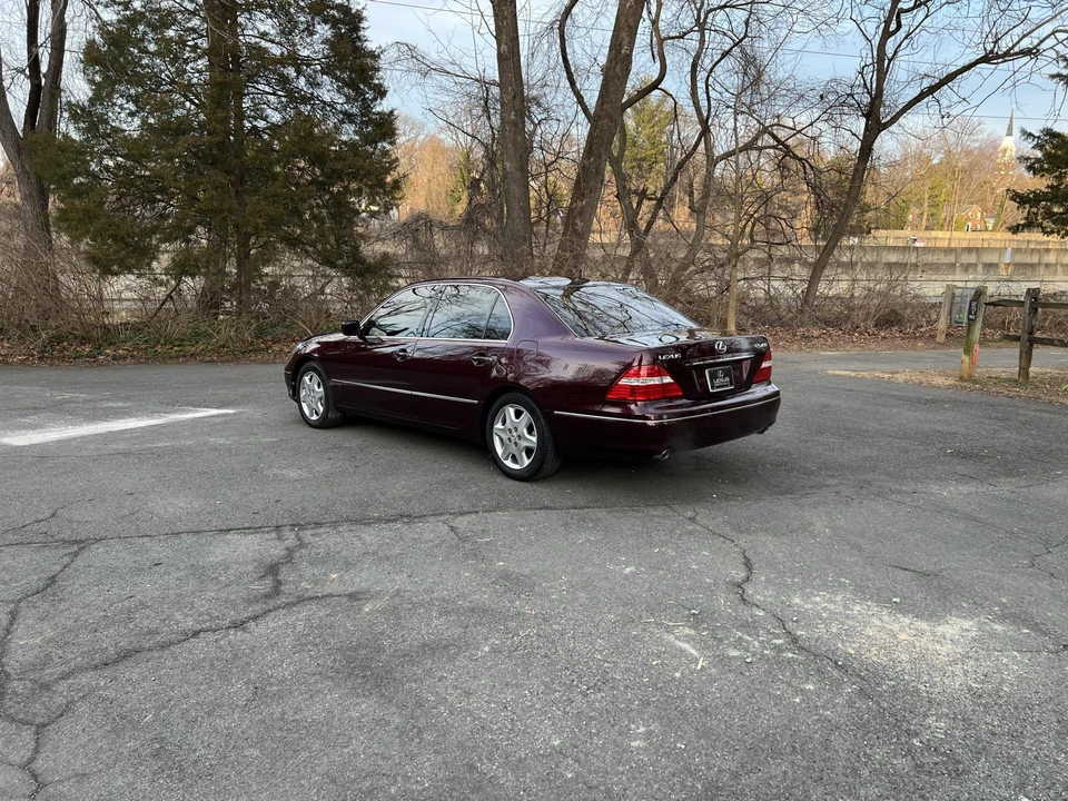 2004 Lexus LS 3rd Gen - Image 9 of 31