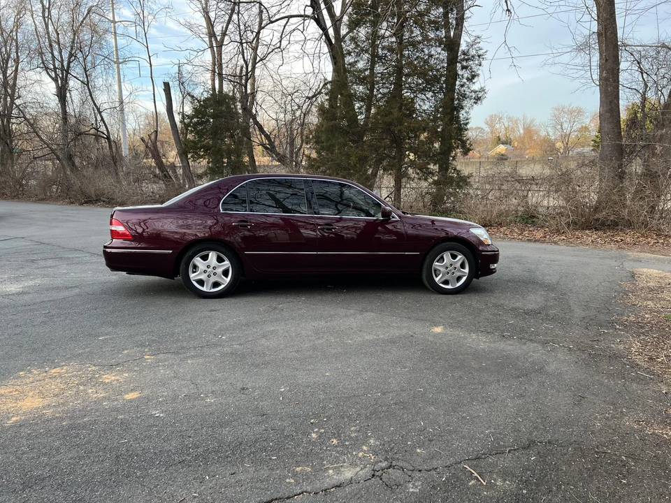 2004 Lexus LS 3rd Gen - Image 12 of 31