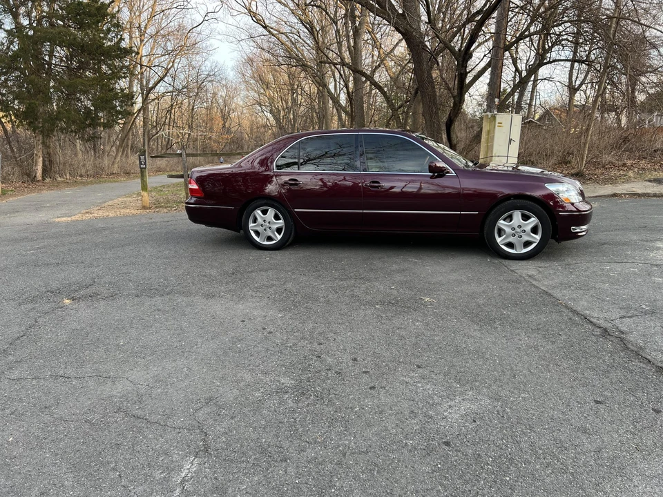 2004 Lexus LS 3rd Gen - Image 13 of 31