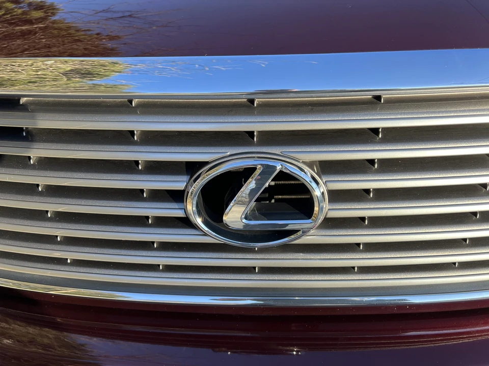 2004 Lexus LS 3rd Gen - Image 20 of 31