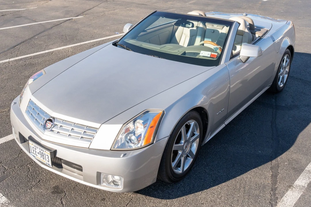 2005 Cadillac XLR - Image 1 of 31