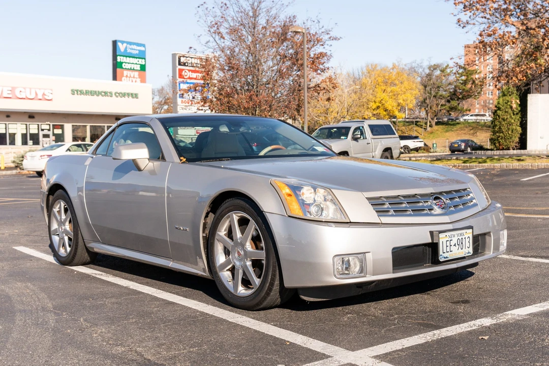 2005 Cadillac XLR - Image 7 of 31