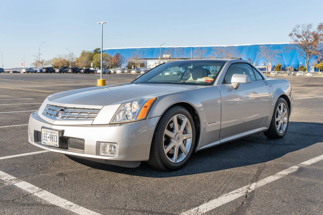 2005 Cadillac XLR - Image 18 of 31