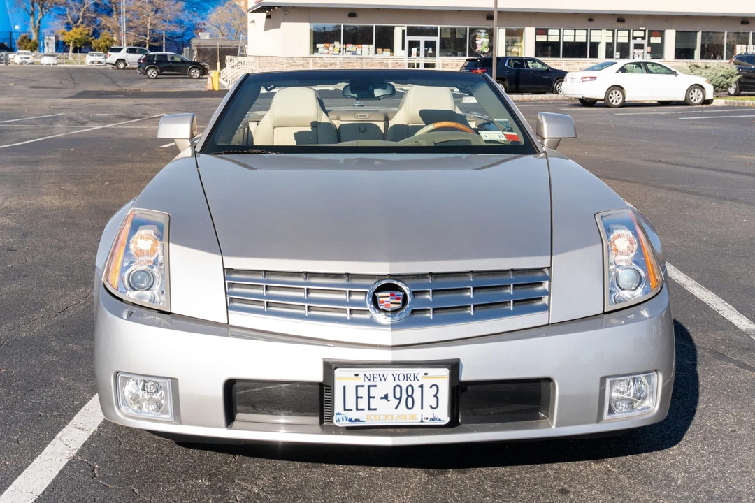 2005 Cadillac XLR - Image 18 of 31