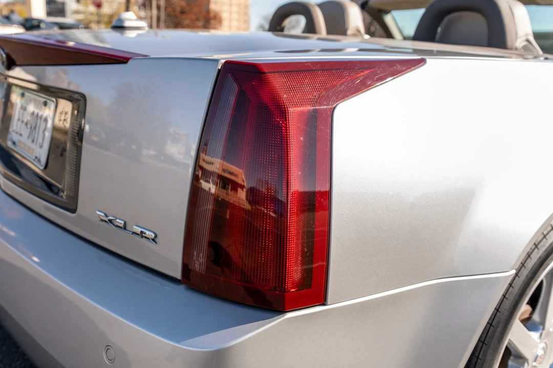 2005 Cadillac XLR - Image 31 of 31