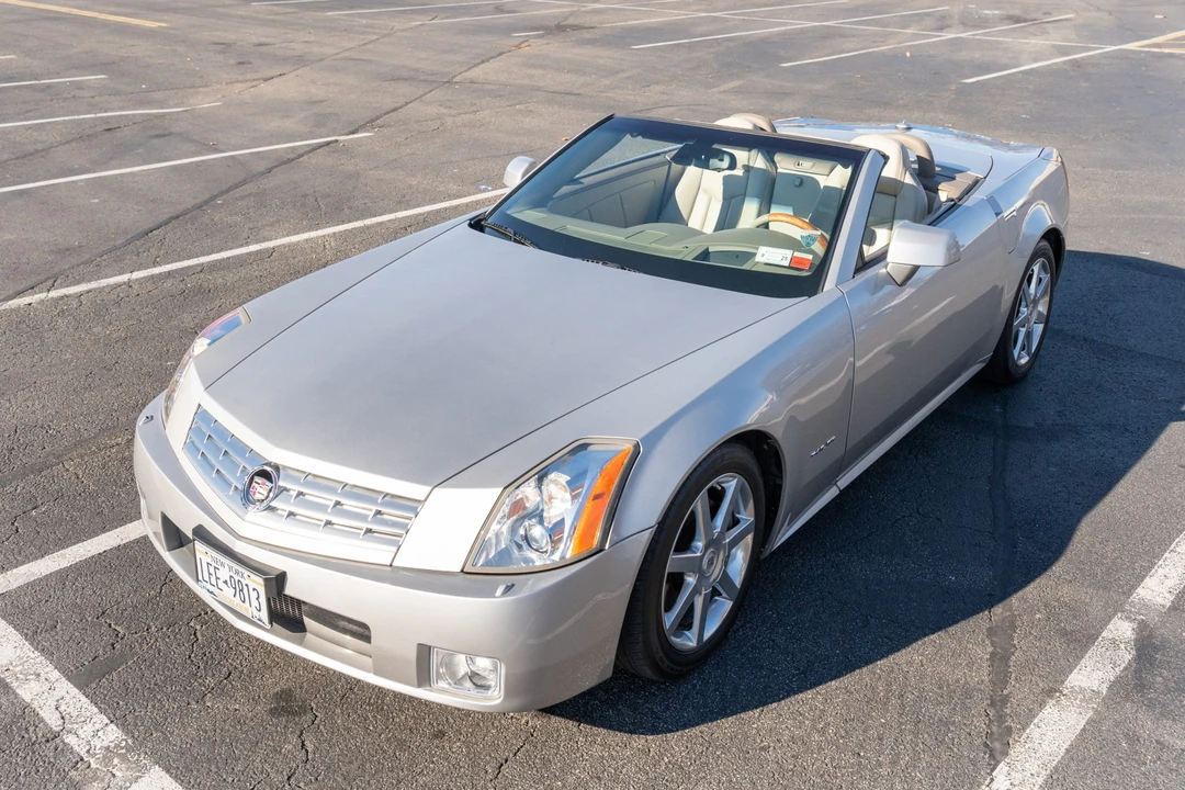 2005 Cadillac XLR - Image 10 of 31