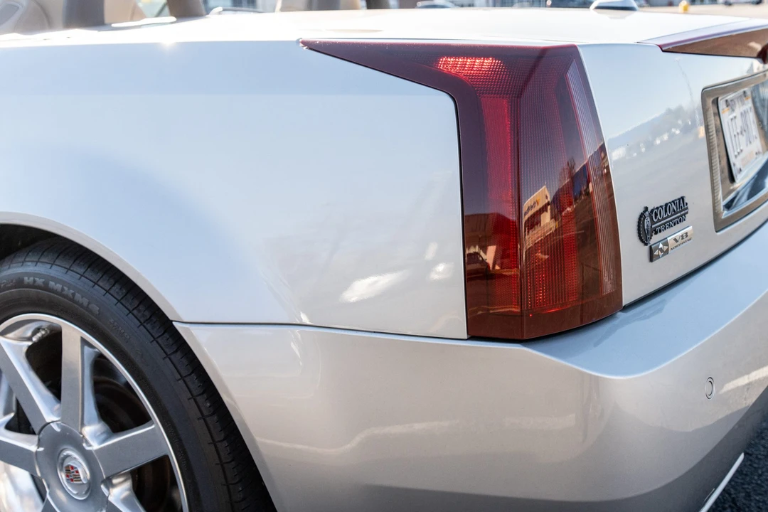 2005 Cadillac XLR - Image 29 of 31