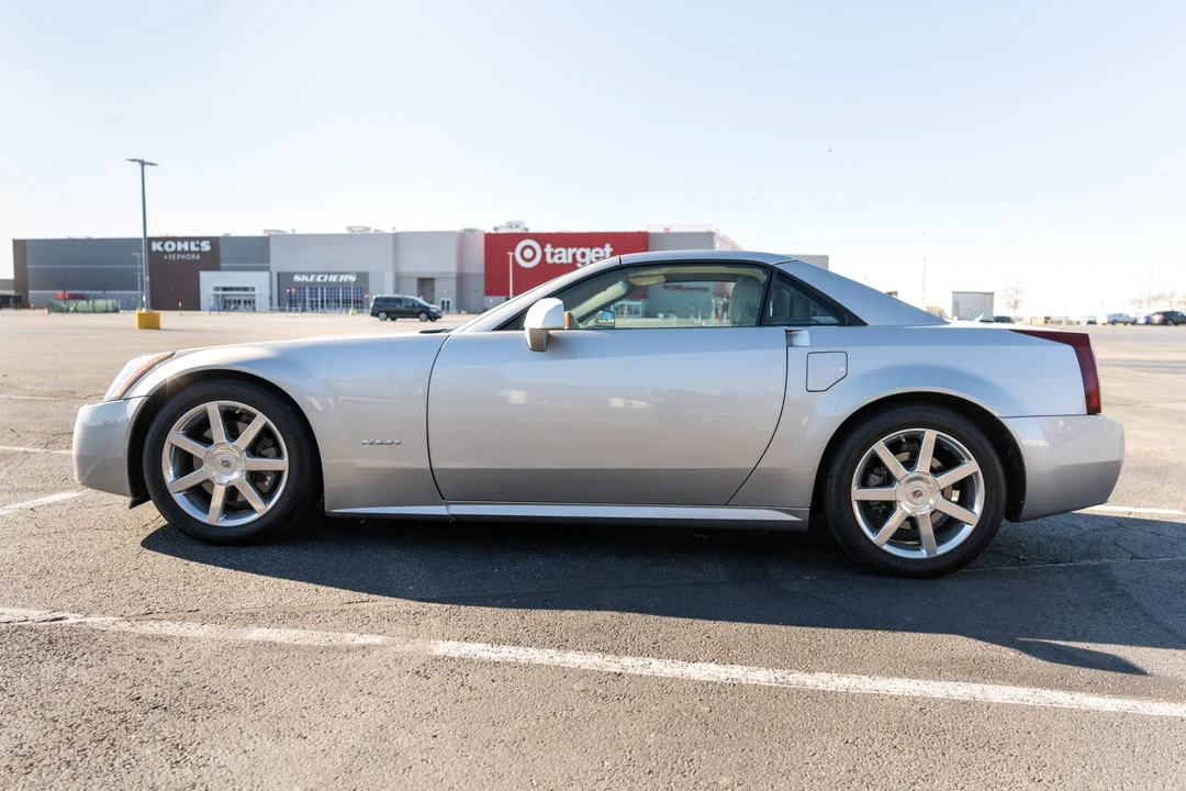 2005 Cadillac XLR - Image 3 of 31