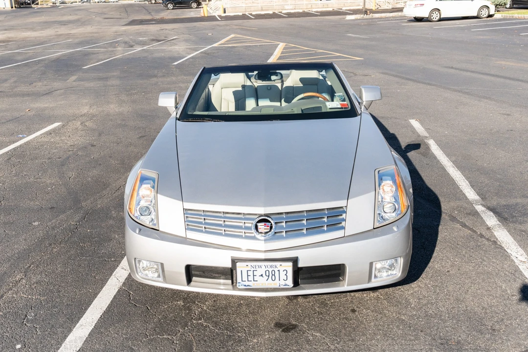 2005 Cadillac XLR - Image 11 of 31