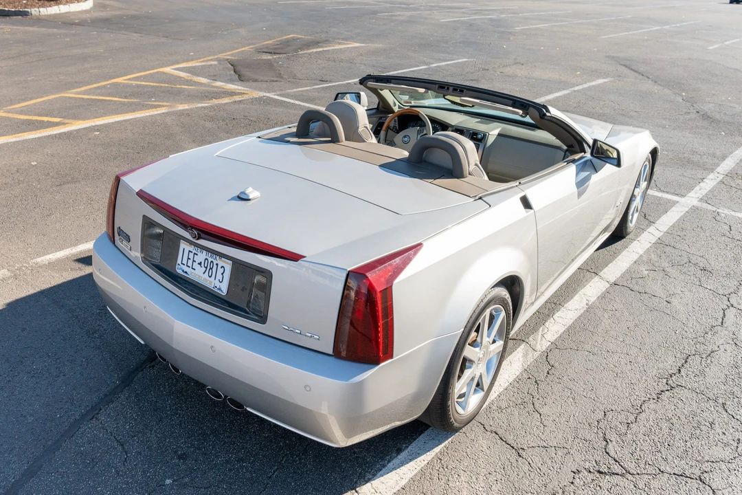 2005 Cadillac XLR - Image 5 of 31