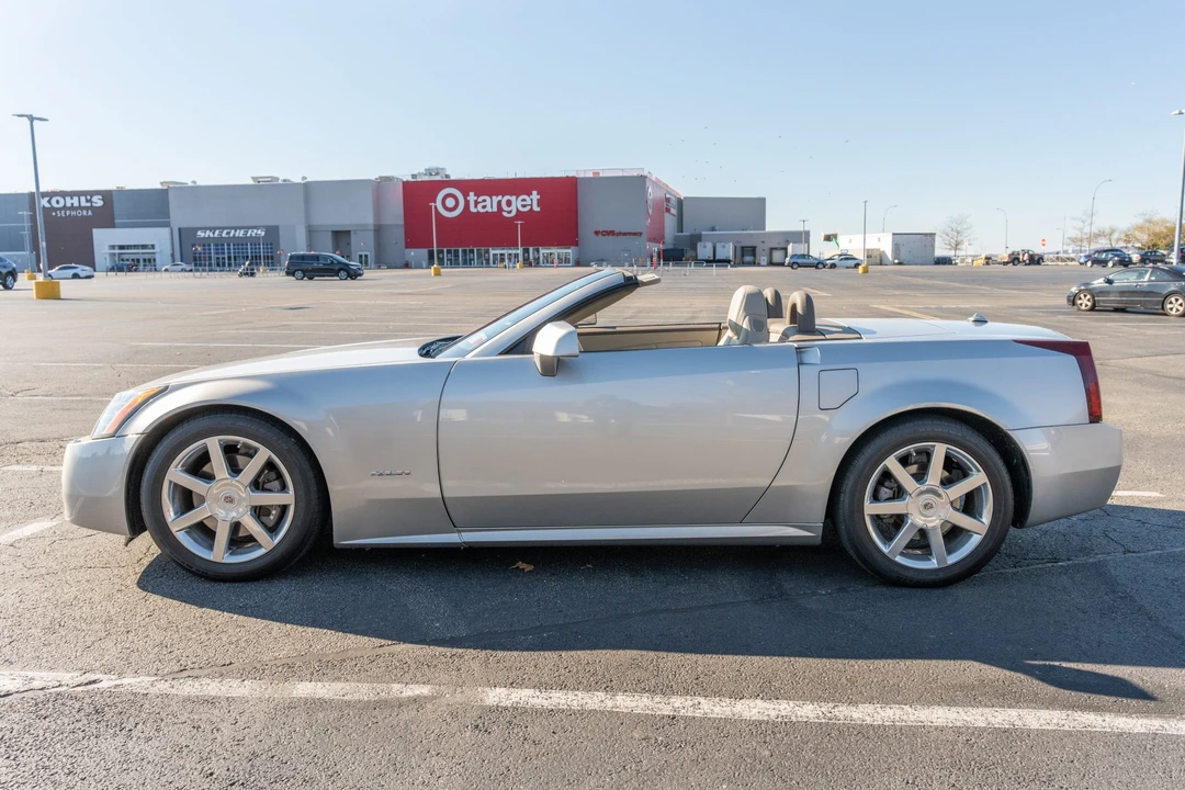 2005 Cadillac XLR - Image 9 of 31