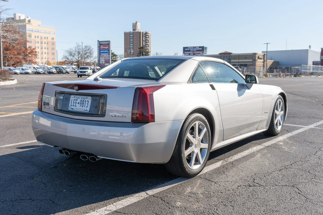 2005 Cadillac XLR - Image 15 of 31