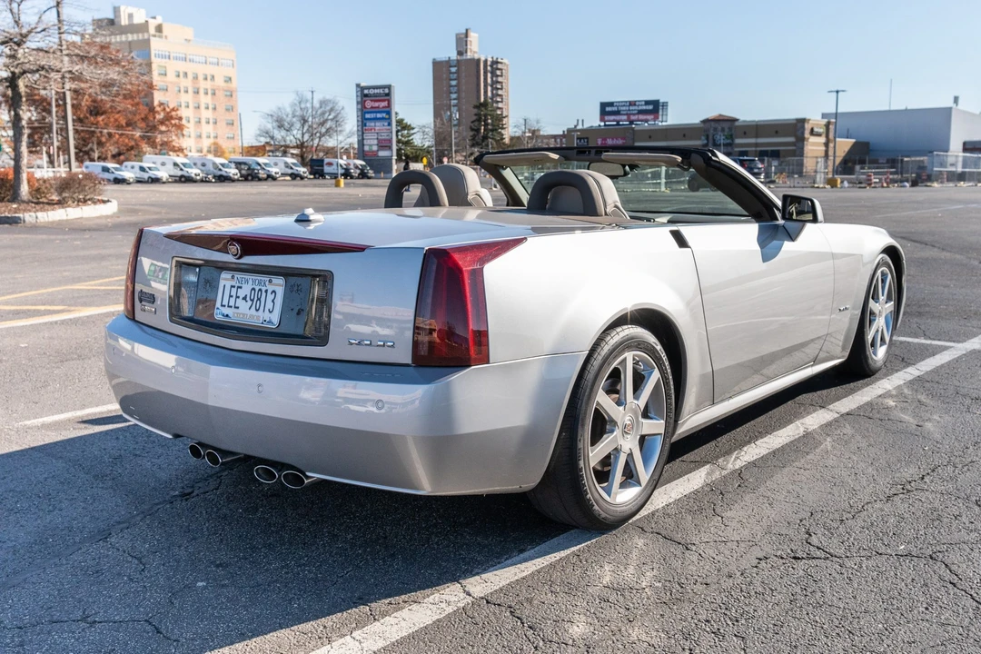 2005 Cadillac XLR - Image 14 of 31