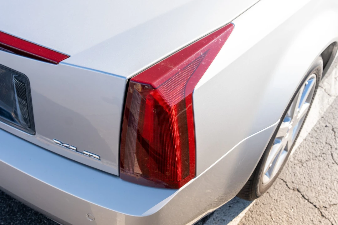 2005 Cadillac XLR - Image 30 of 31
