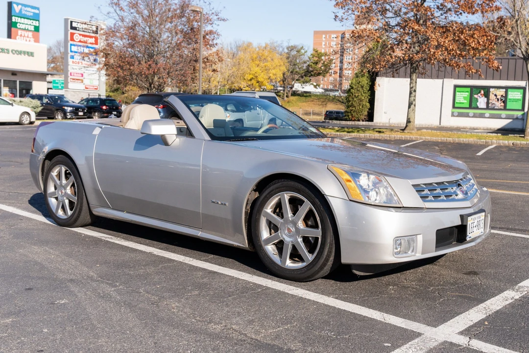 2005 Cadillac XLR - Image 16 of 31