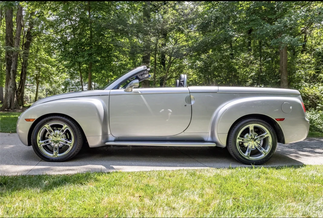 2005 Chevrolet SSR - Image 7 of 31