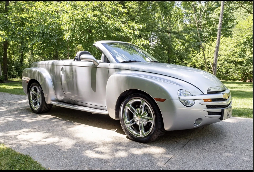 2005 Chevrolet SSR - Image 3 of 31
