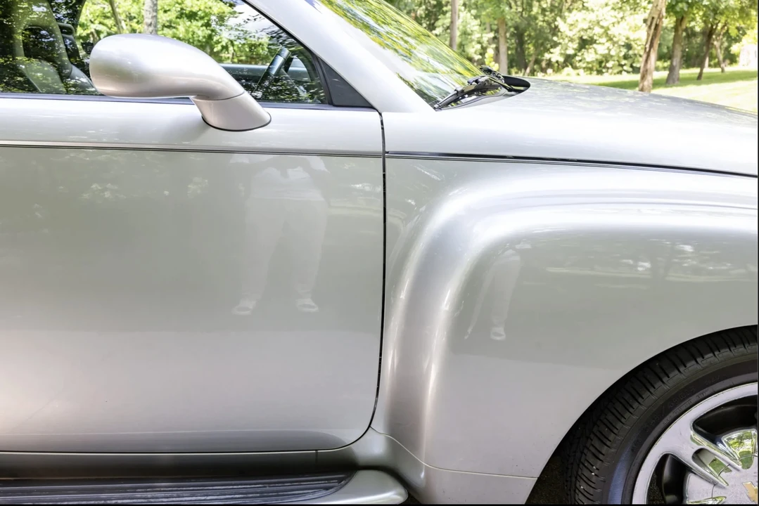 2005 Chevrolet SSR - Image 23 of 31