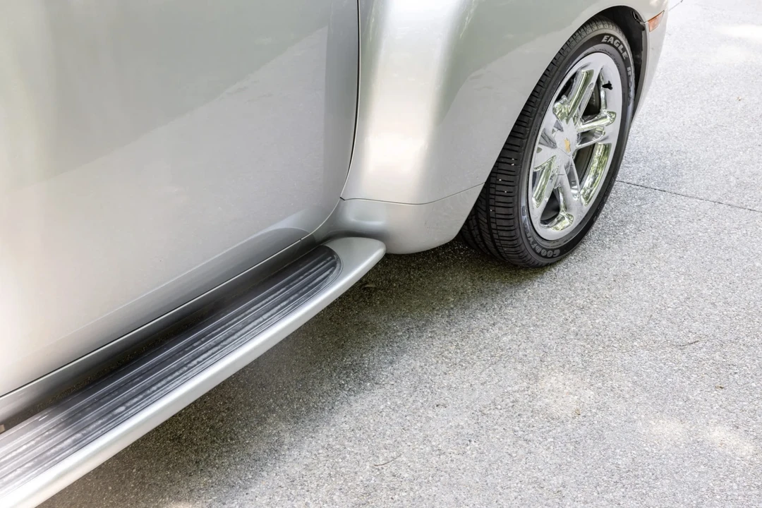 2005 Chevrolet SSR - Image 27 of 31