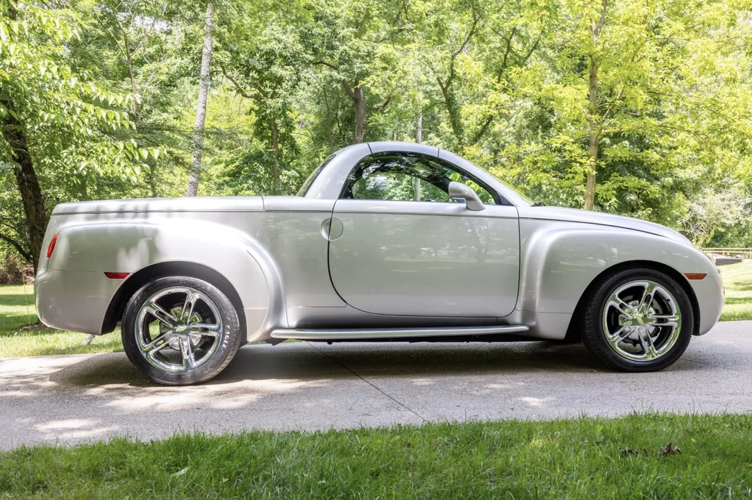 2005 Chevrolet SSR - Image 15 of 31