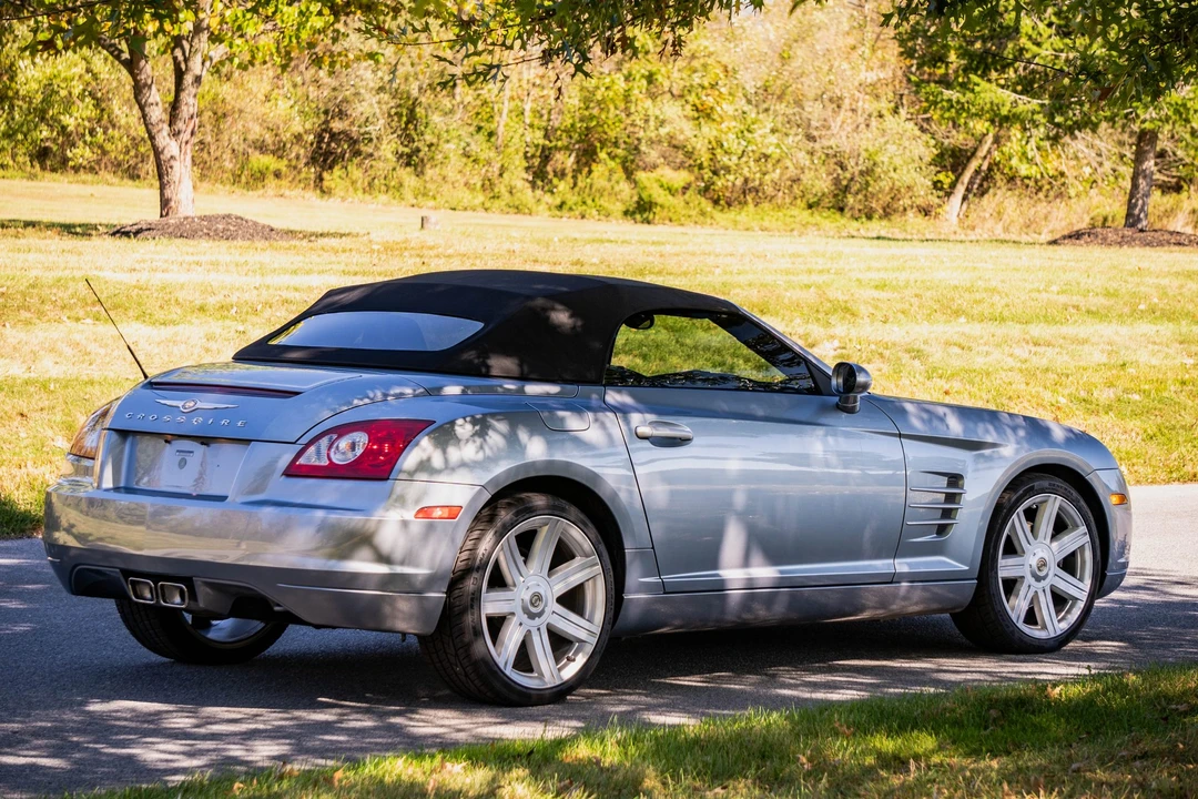 2005 Chrysler Crossfire - Image 12 of 31