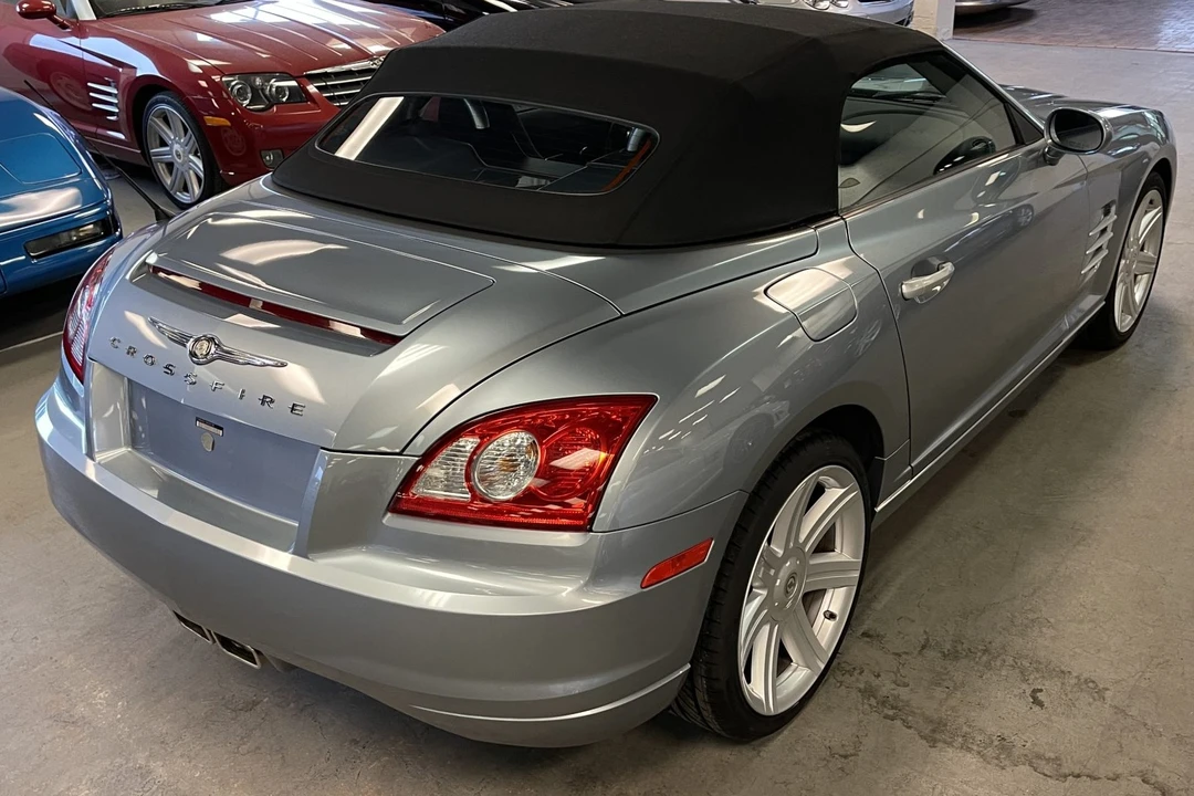 2005 Chrysler Crossfire - Image 10 of 31