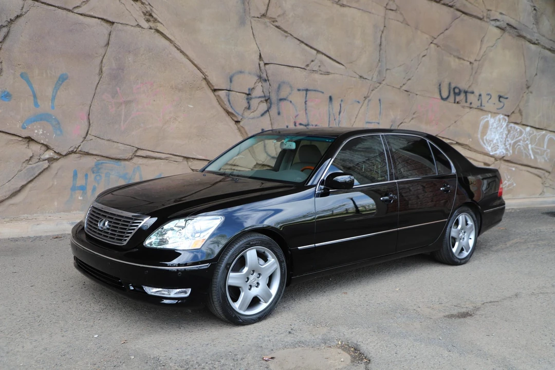 2005 Lexus LS 3rd Gen - Image 10 of 31